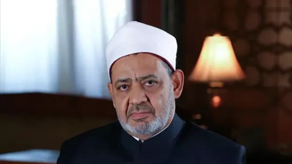 الأزهر يطمئن على صحة أيمن عبد الغني ومرافقيه بعد حادث السيارة