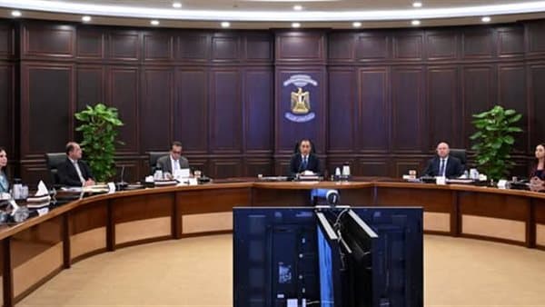 PM oversees Decent Life project progress