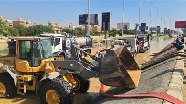 Water pipe repair on Western Oasis Road