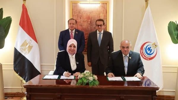 وزير الصحة يوقع بروتوكول لتعزيز صناعة الدواء