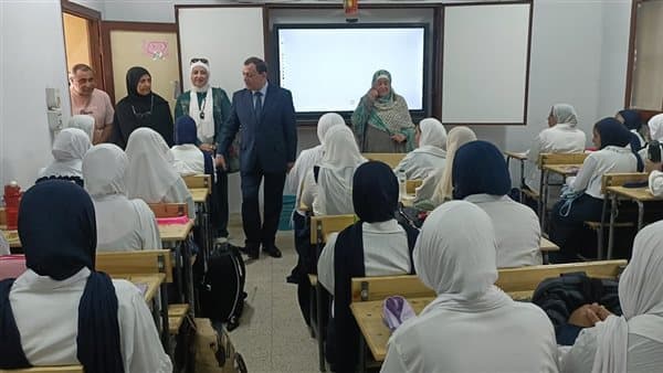 د. عصام عمارة يتفقد طابور و انتظام الدراسة في بني سويف