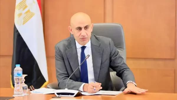 وزارة توجه بإنهاء دهانات المدارس وتوفير المستلزمات