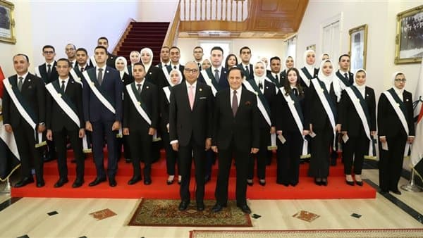 Judges swear in before State Council Chairman