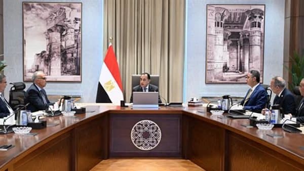 رئيس الوزراء يناقش تحديات الأمن الغذائي والمائي