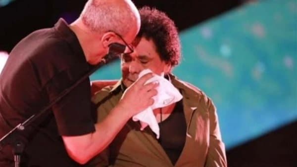 حقيقة فيديو بكاء منير بسبب الذكاء الاصطناعي