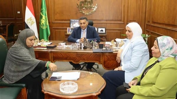 محافظ القليوبية يلبي استغاثة أم لأربعة أطفال