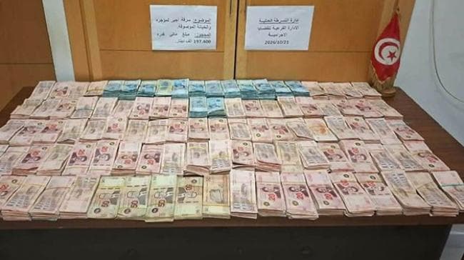 حبس عامل بتهمة الخيانة مقابل 200 ألف دينار