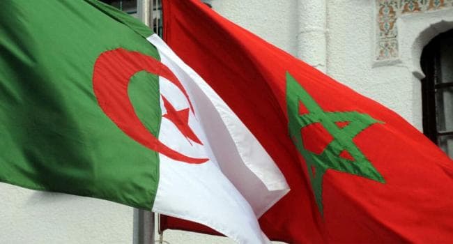 الجزائر توقف 61 مغربياً عبر الحدود
