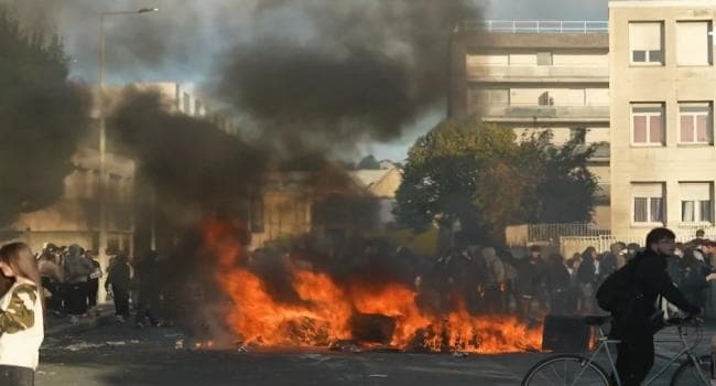 France: 400 high schools shut over protests