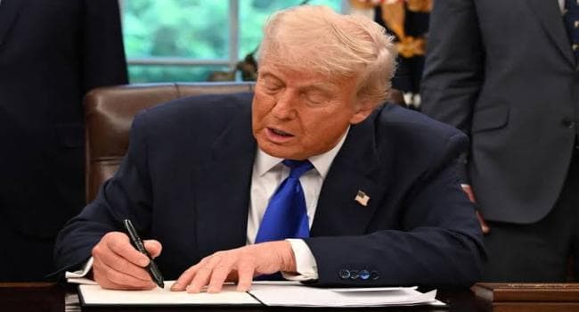 ترمب يشك في دموع خامنئي