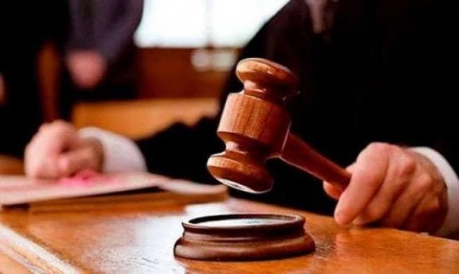 عون البريد ملاحق ببطاقة سجن للاستيلاء على أموال مسنّة