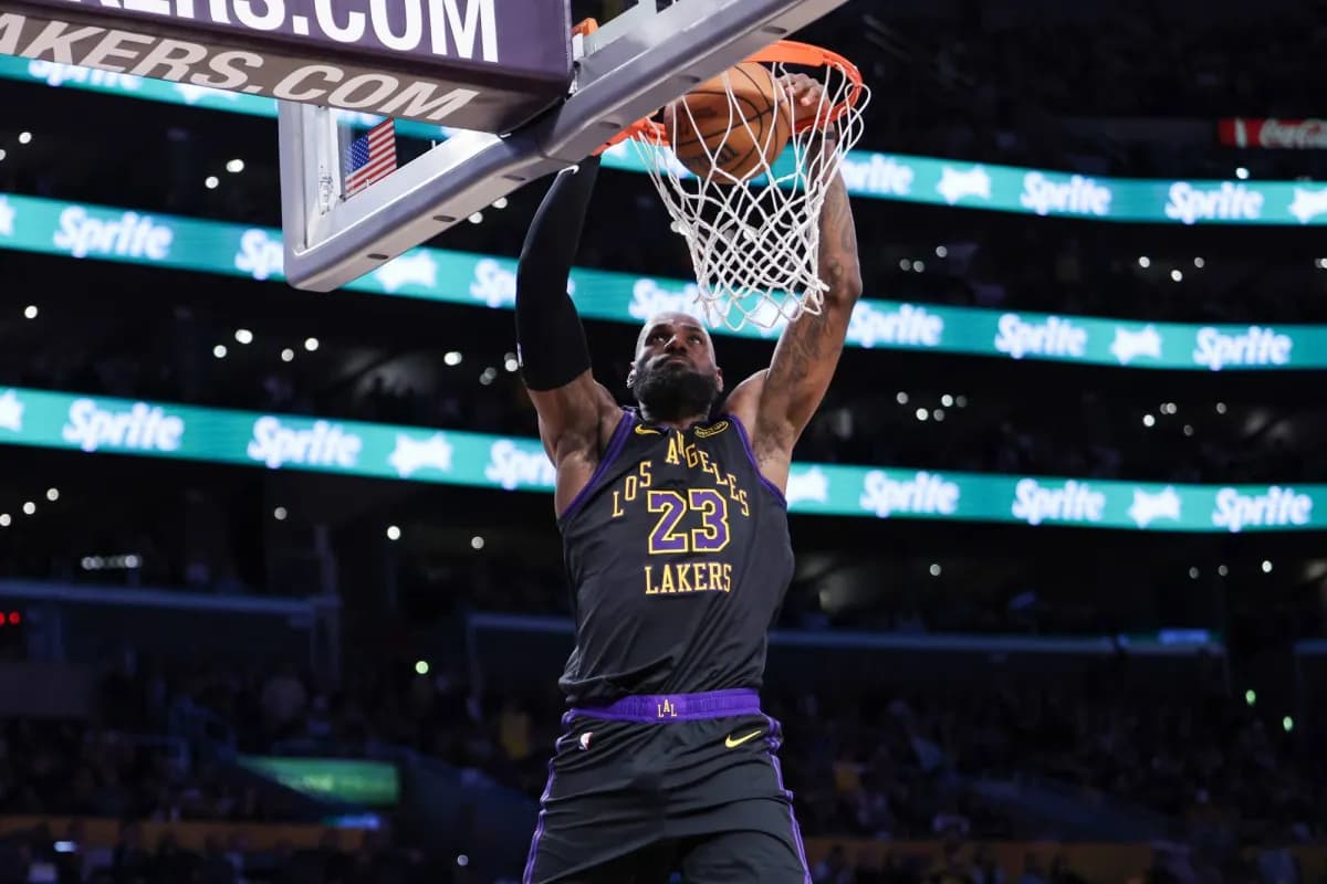 LeBron James' agent reports 10 clubs interested