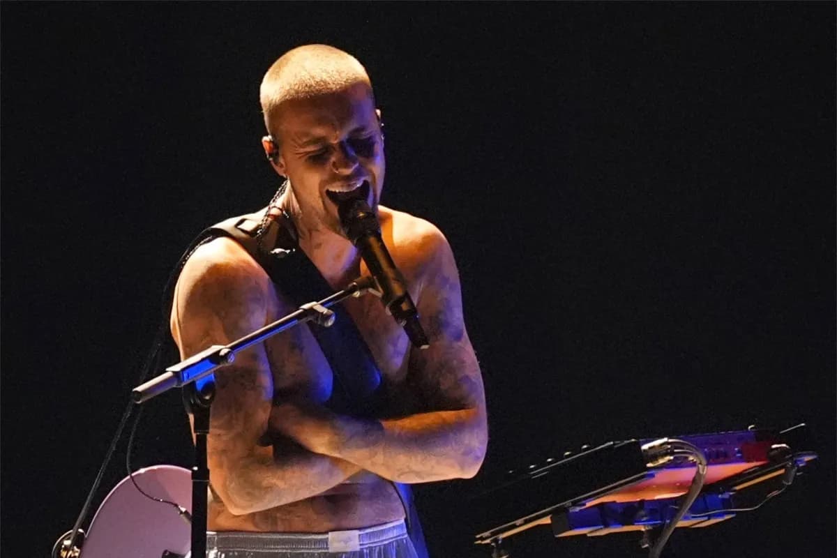 Justin Bieber Performes at the World Cup Final Halftime Show