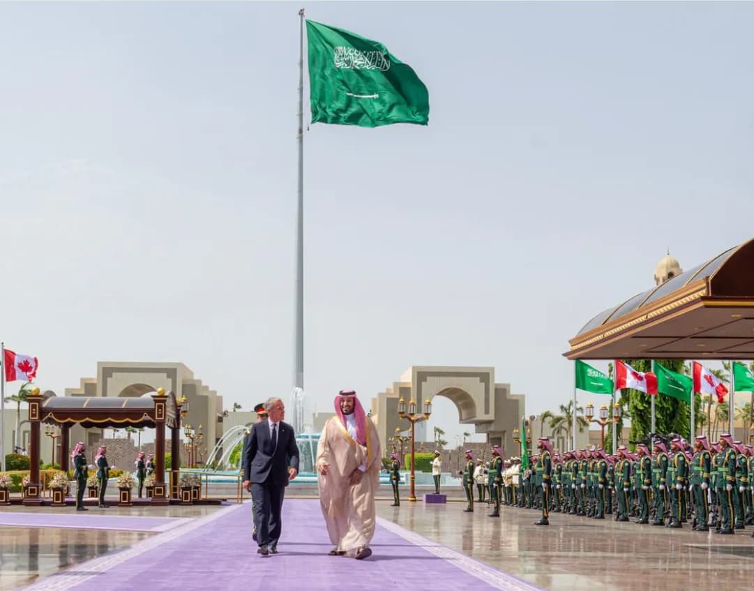 ولي العهد السعودي يستقبل رئيس وزراء كندا ويقيم له مراسم استقبال رسمية