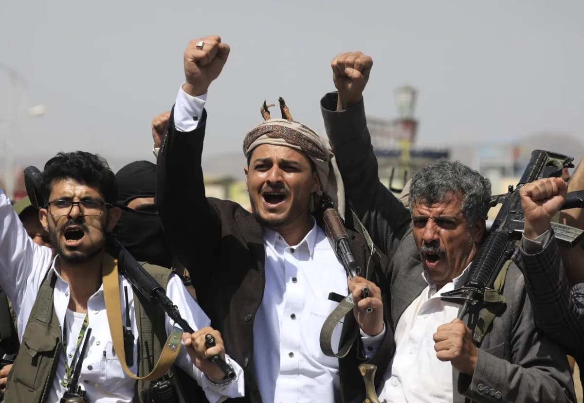 Houthis subject Ibb and Dhamar journalists to re-education courses