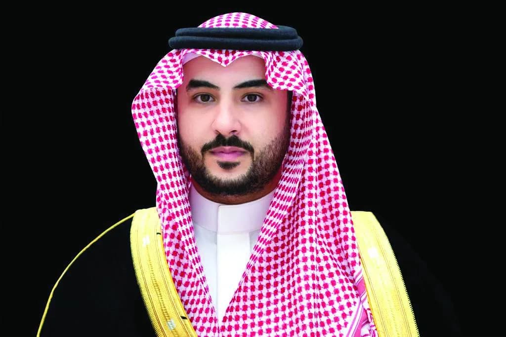 وزير الدفاع السعودي يعزي رئيس وزراء قطر في وفاة الشيخ حمد بن خليفة
