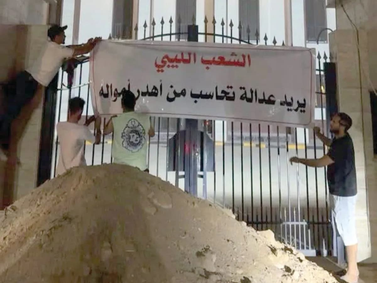 Libya Protesters Declare Civil Disobedience