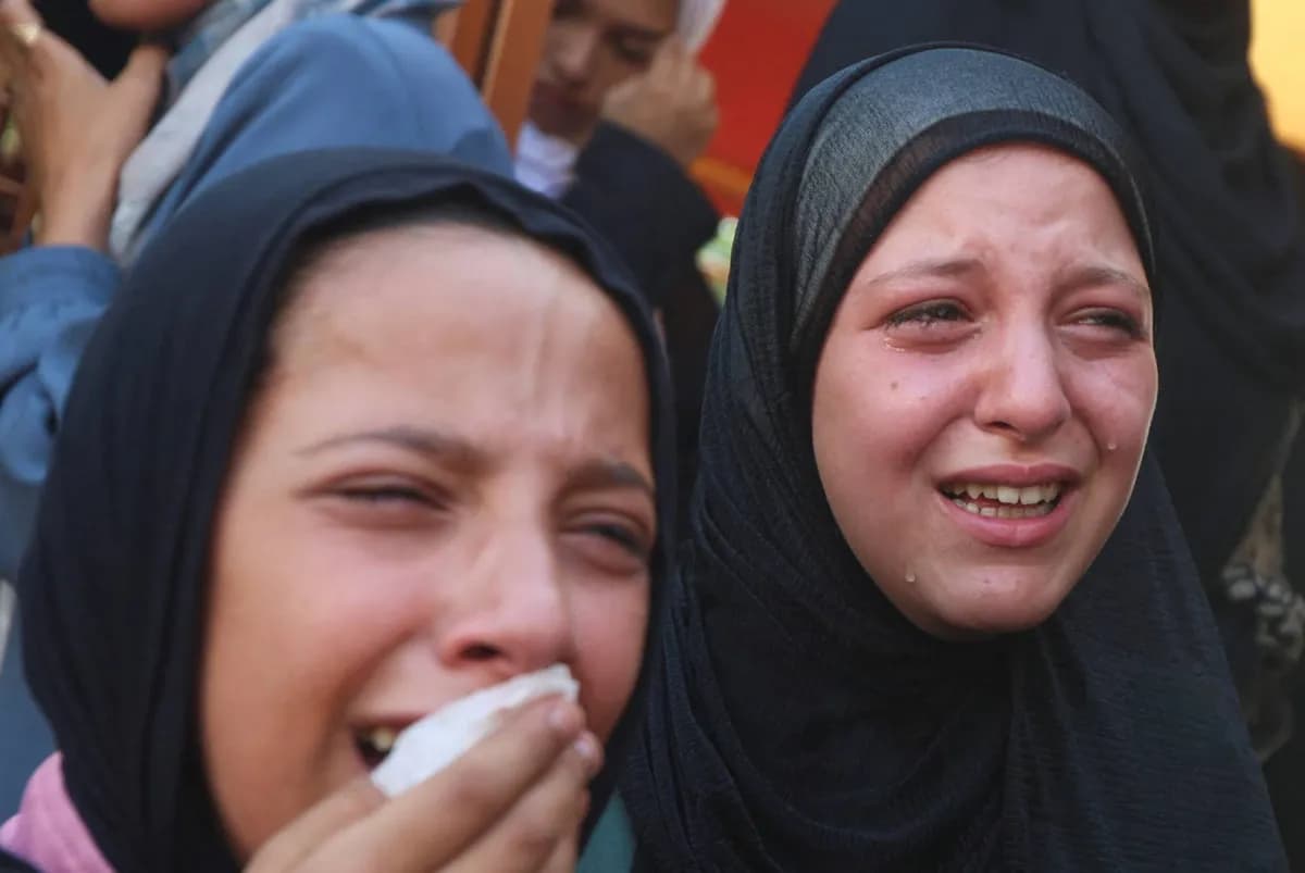 ليلة صعبة في غزة مع قصف وتهجير