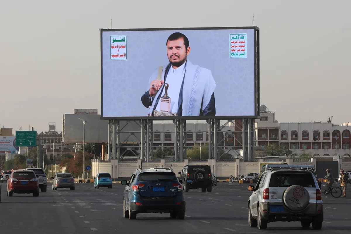 قادة الحوثي يقللون الظهور ويشددون الإجراءات