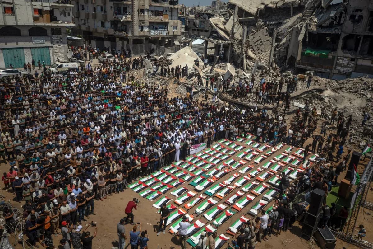 Israel targets Gaza arms dealers and strikes sites