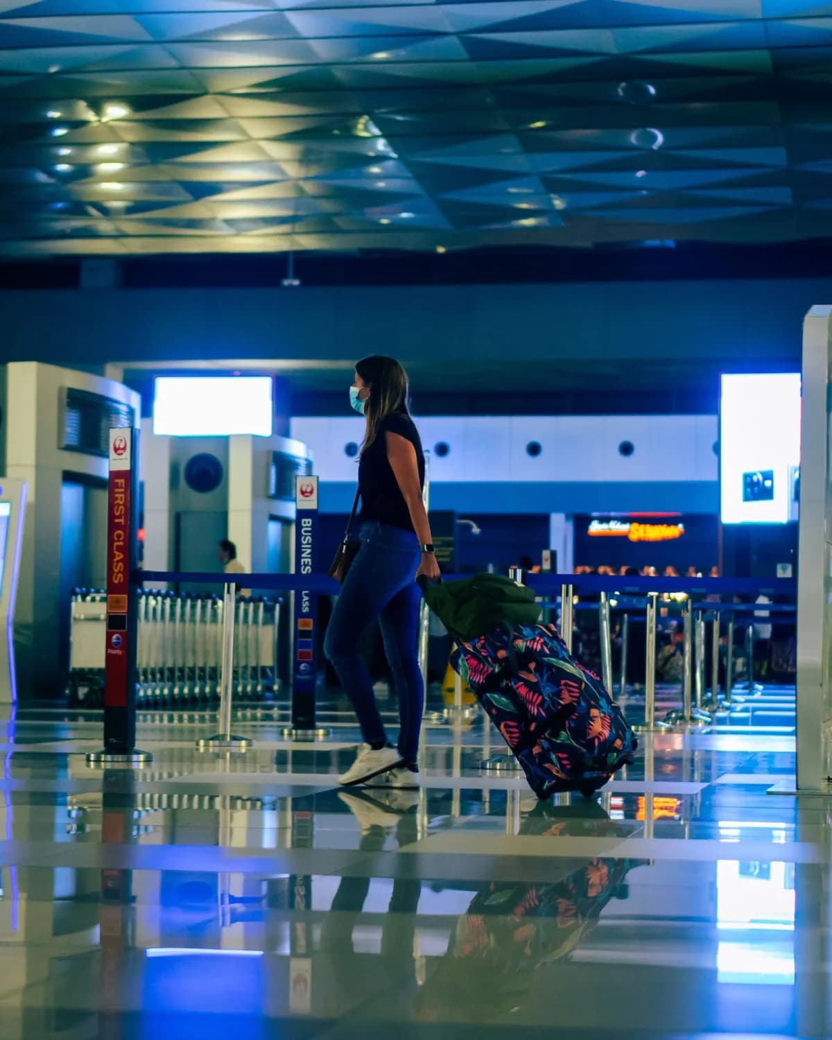 Can tight clothes on planes affect health