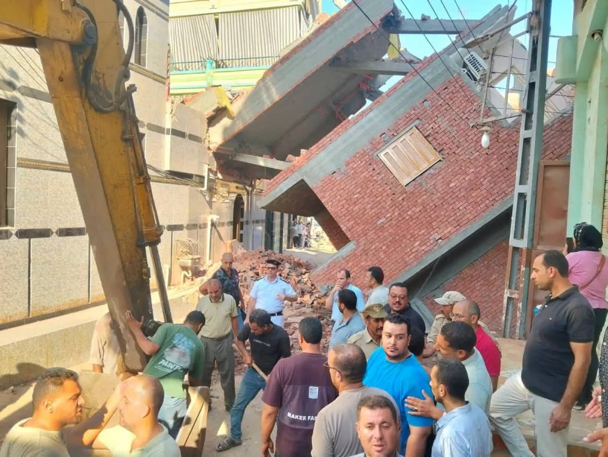 Four dead in Cairo building fall