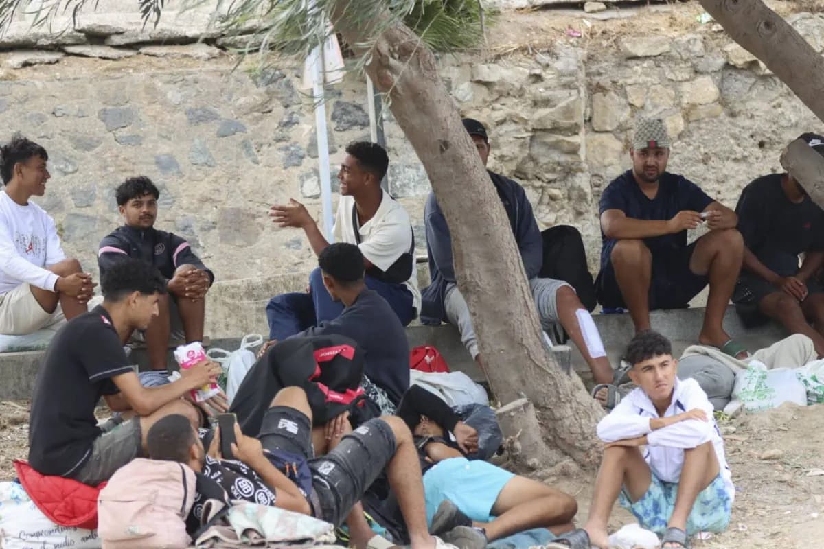 Spain detains five for migrant smuggling