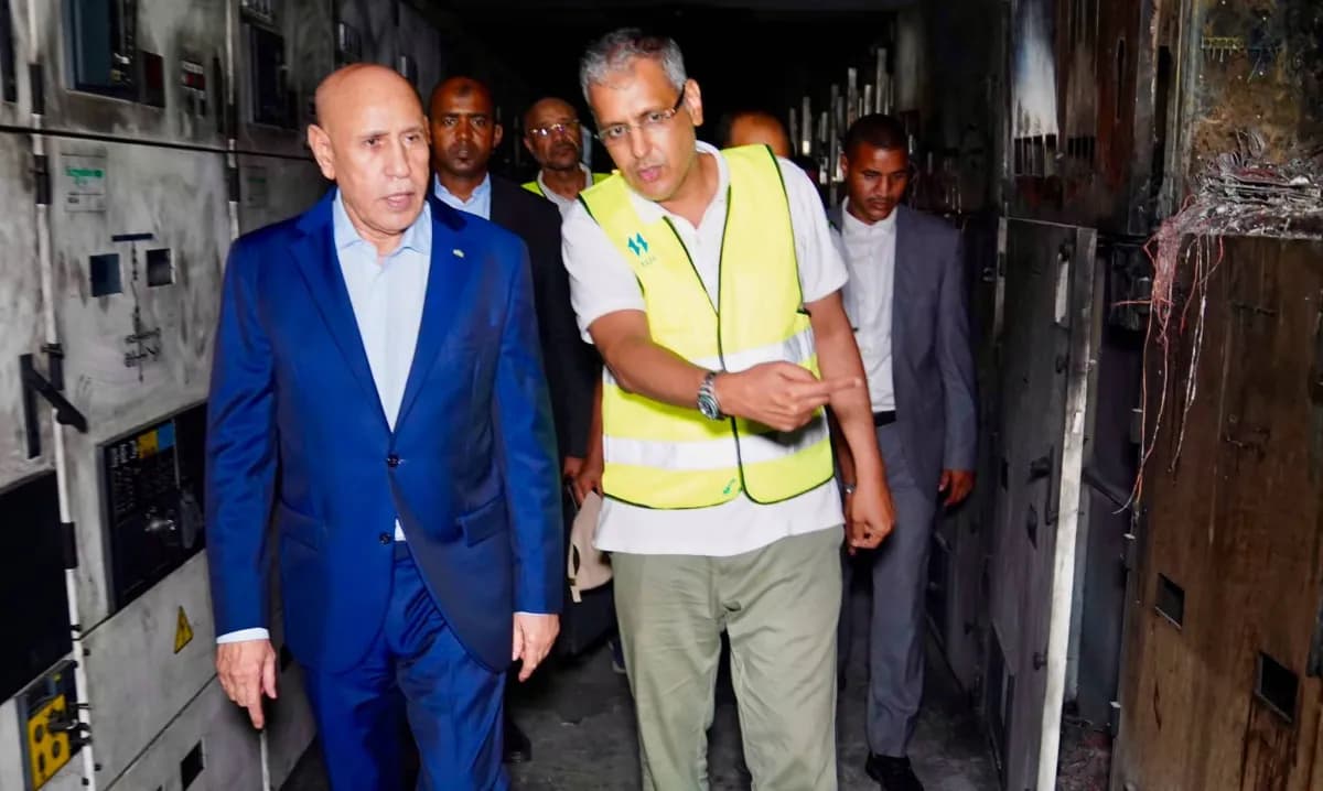 Mauritanian president reviews fire-hit power stations