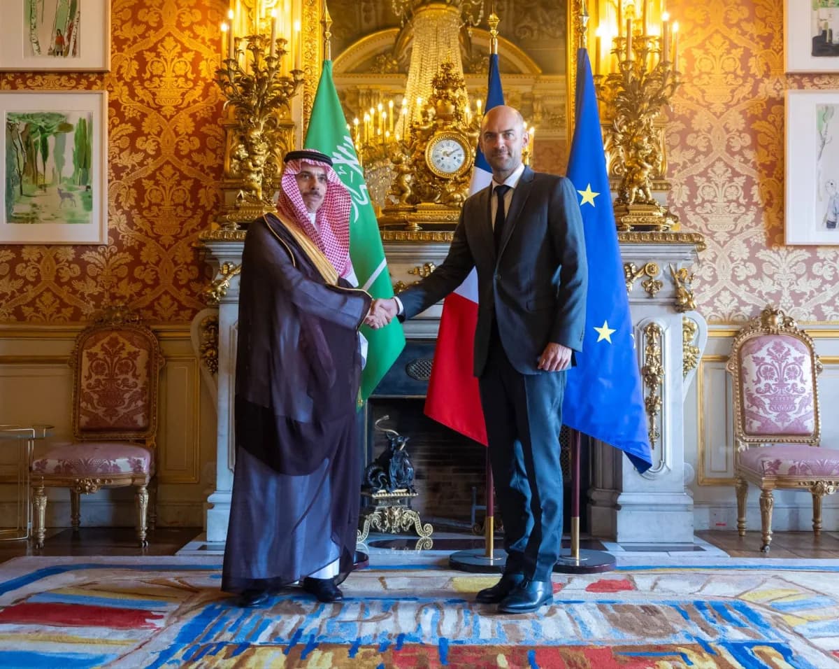 Faisal bin Farhan and Barrow on Regional Changes