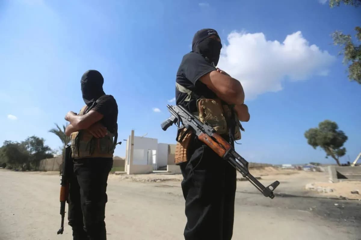 هآرتس تذكر جرائم حرب في غزة