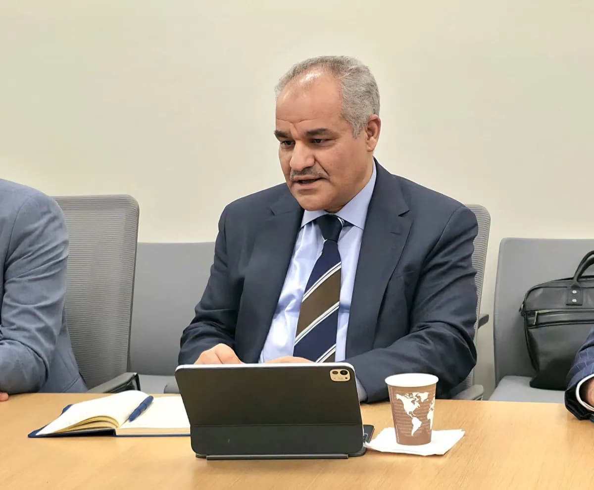 Libyan hopes for dinar recovery after oil revenue deals