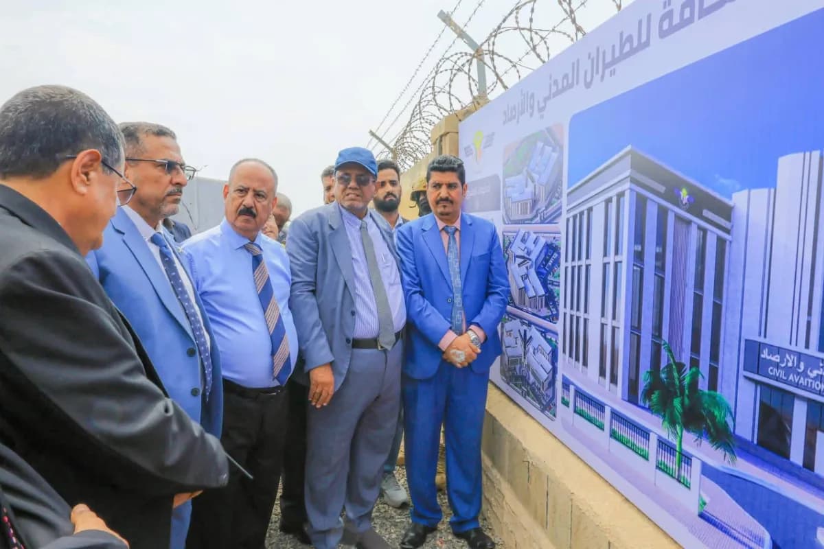 الحكومة اليمنية تراجع مطارات المحررة
