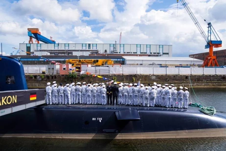 German-made submarine heads to Israel