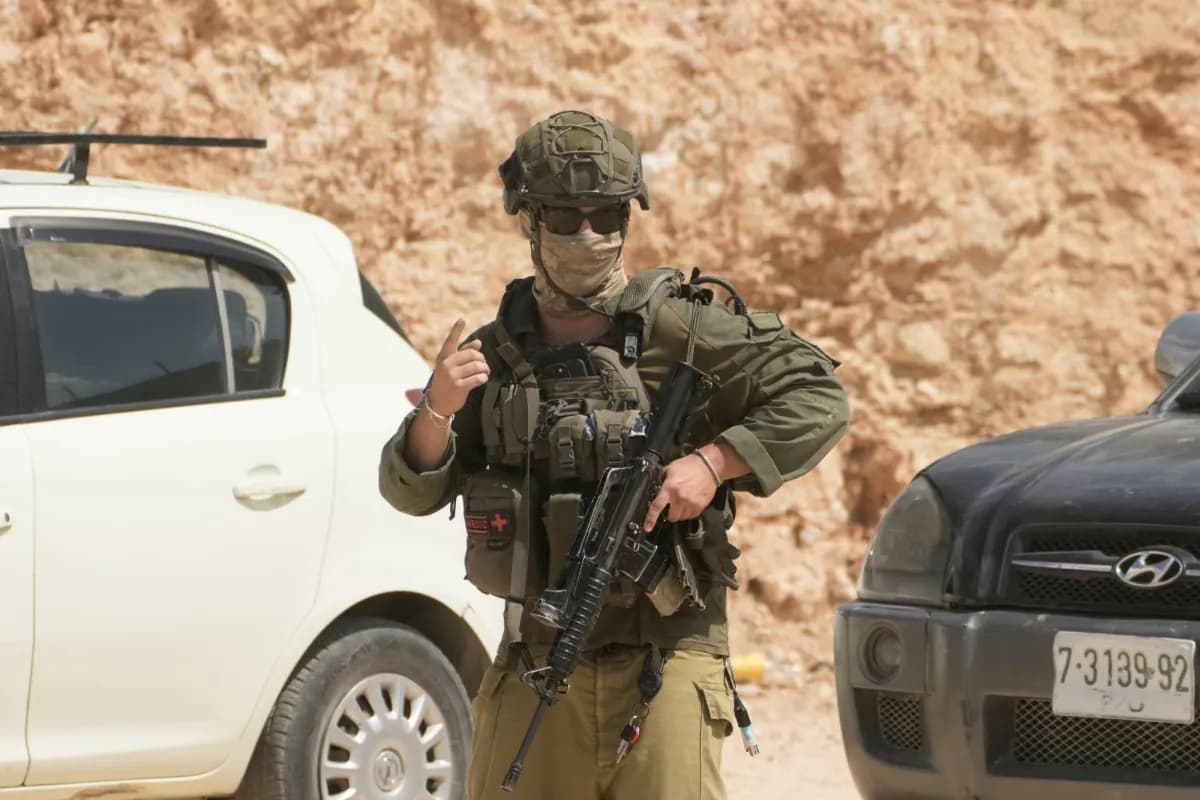 Adidas issues apology over Israeli soldier ad