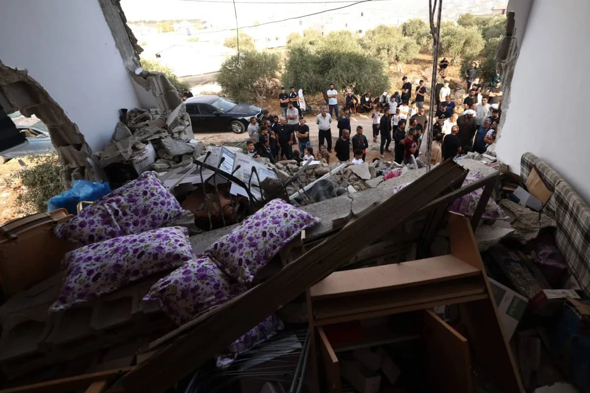 الجيش الإسرائيلي يقتل فلسطينياً ويحتجز جثمانه