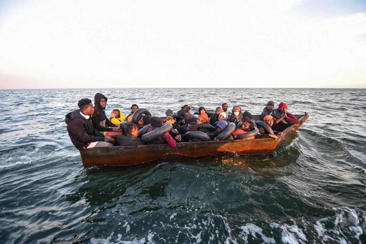 Egyptian and Sudanese migrants die in boat sinking