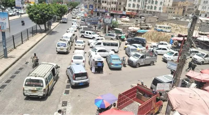 يمنيون يرفعون أسعار الوقود