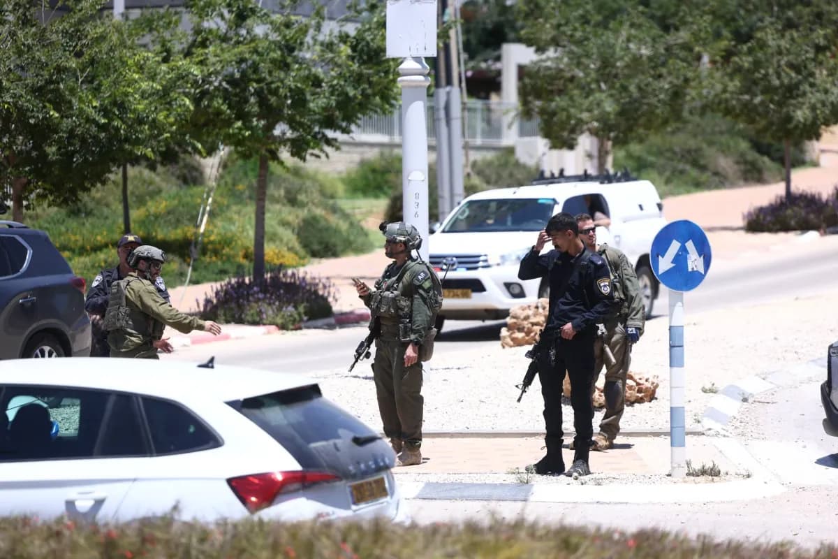Israeli suffer serious wounds near Ramallah