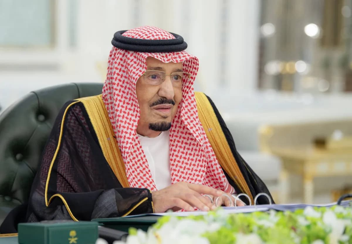خادم الحرمين يشيد بدور القوات في حماية المقدسات