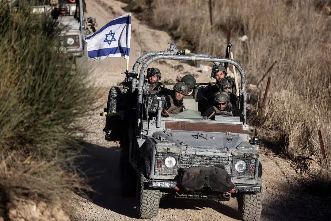 Israeli troops raid homes in Daraa and Quneitra