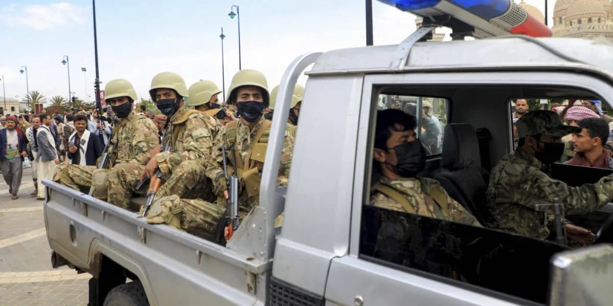 Houthis chase Sana'a residents over Taiz battles