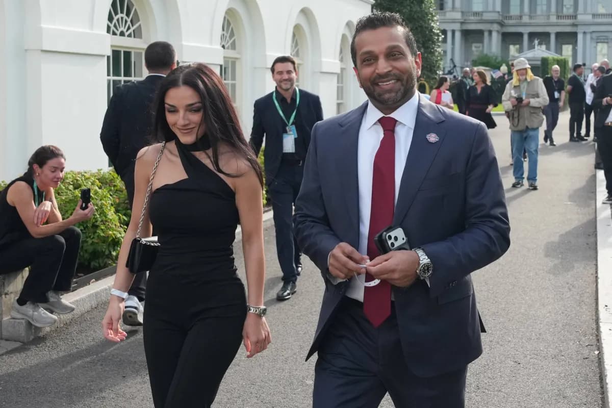 مدير إف بي آي يتزوج مغنية ألكسيس ويلكينز