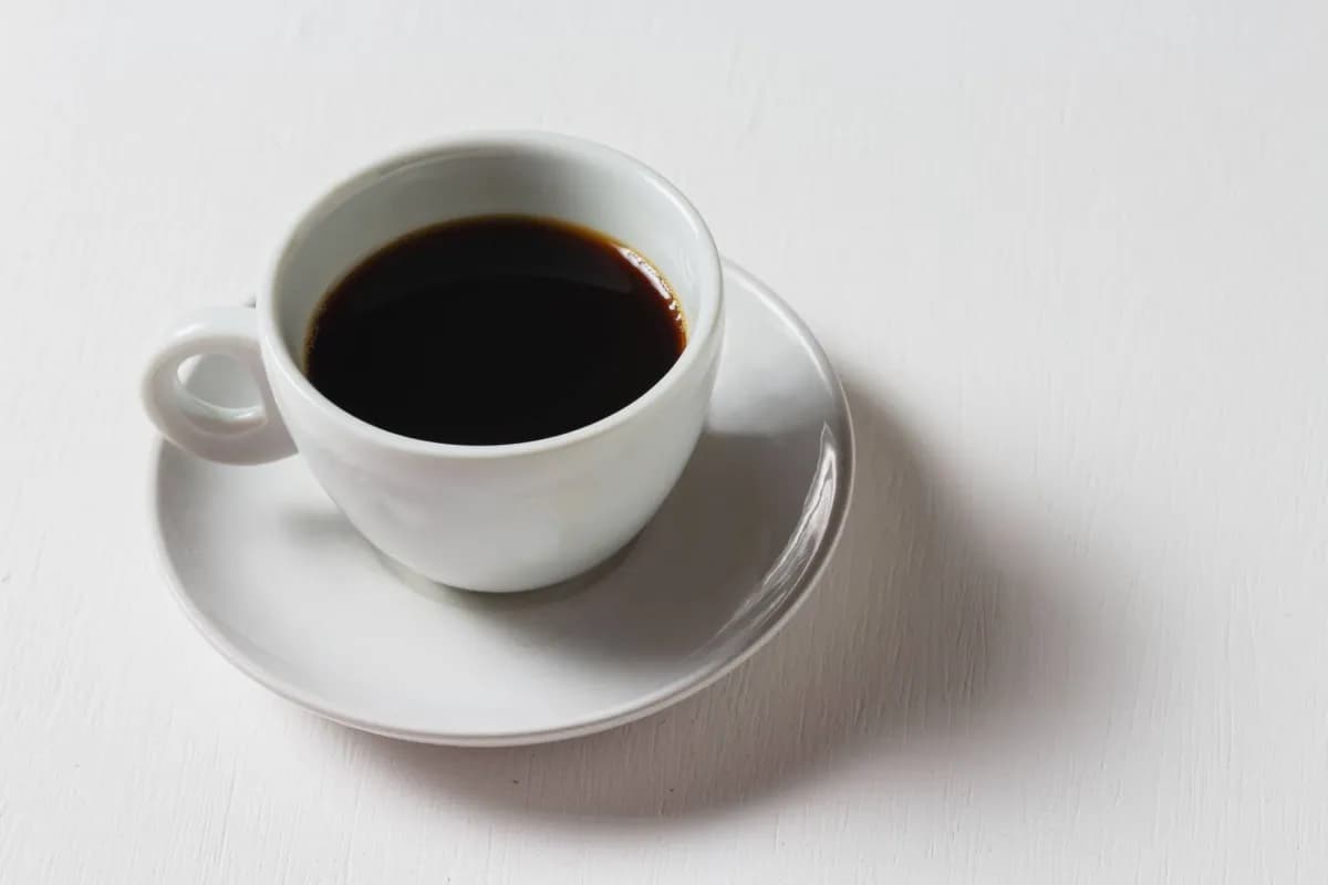 When to stop caffeine before bed