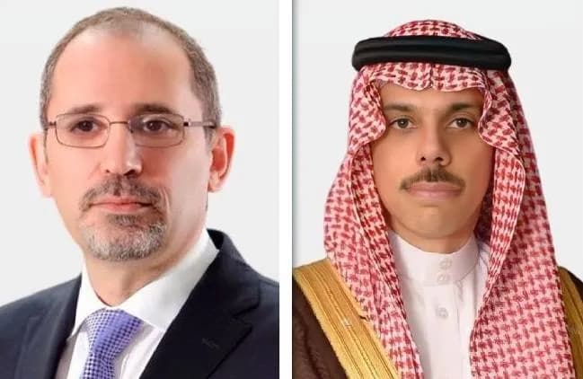 فيصل بن فرحان والصفدي يناقشان الأوضاع
