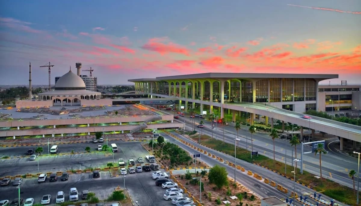 Attack at King Fahd Airport injures 8