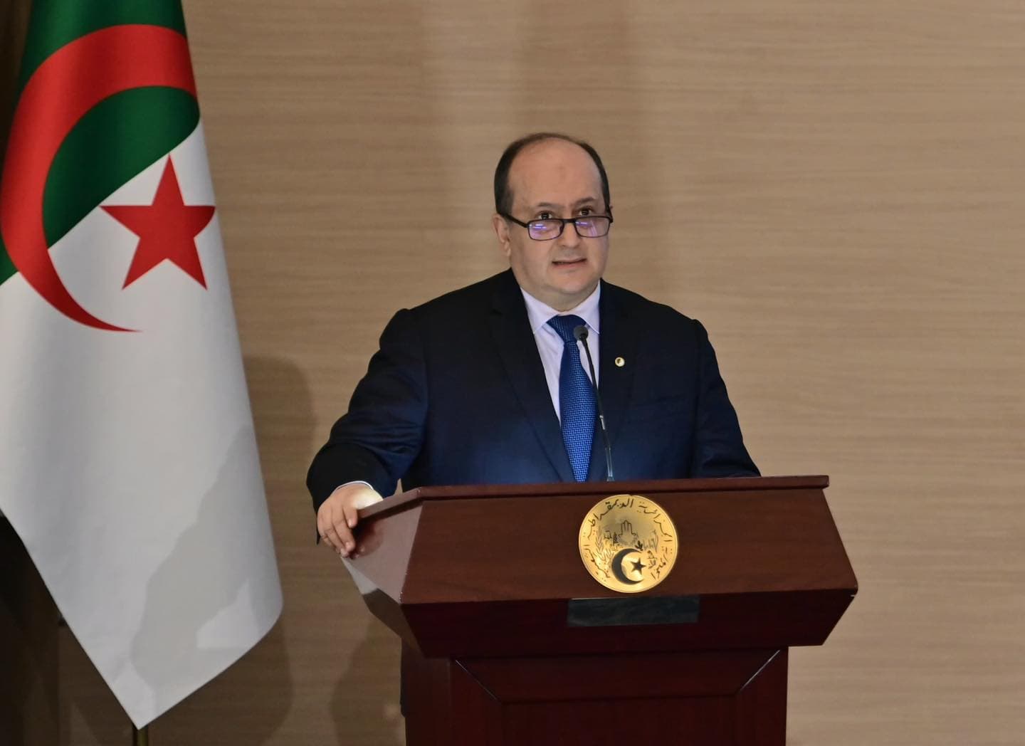 الوزير الأول يشرف على لجنة الاستيراد
