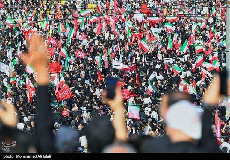 إيران تودّع خامنئي