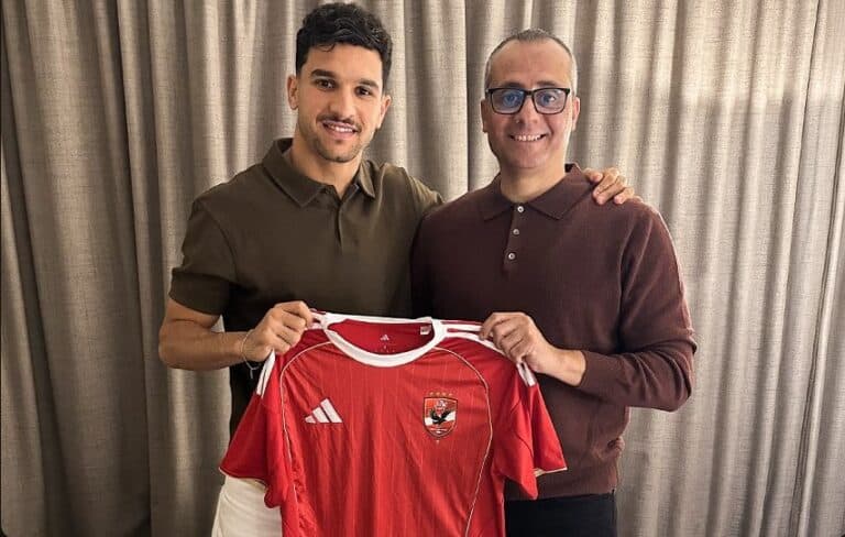 منصف الجزائري يتعاقد مع الأهلي المصري