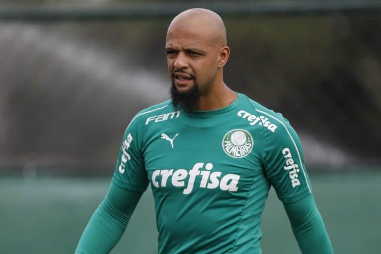 Former Brazil Star Claims Referees Favored Argentina Against Algeria and Egypt