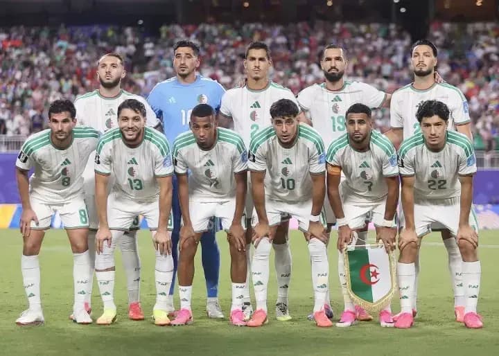 المنتخب الجزائري يحتل المركز 29 عالميا